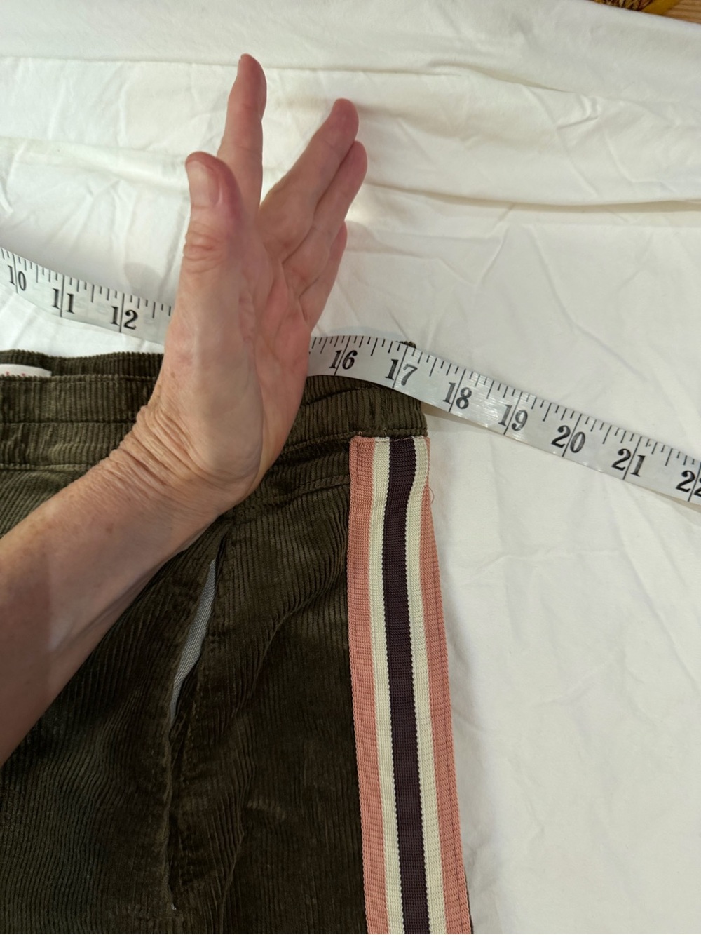 PILCRO Izzie Relaxed Corduroy Pull-On Barrel Pants Olive Stripe S - Picture 13 of 16